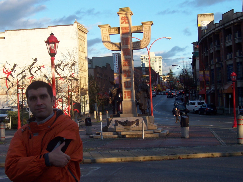 Jovca and Chinese railworkers monument